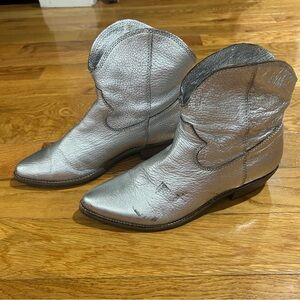 Nicole silver Metallic leather western ankle booties.8